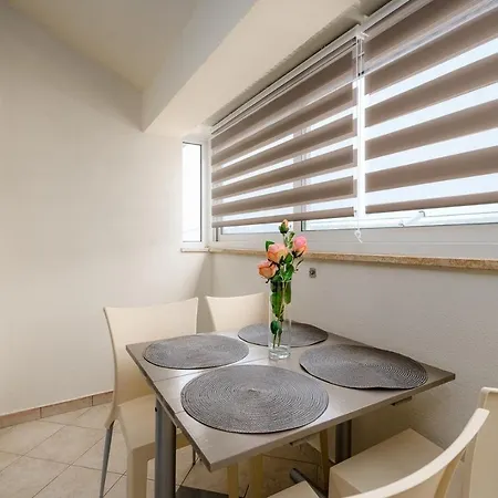 Apartment More Affordable And Close To The Beach In Umag - Zambratija Apartment *